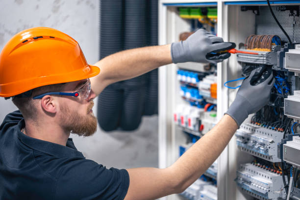 Best Local Electrician Companies  in Blue Hills, CT